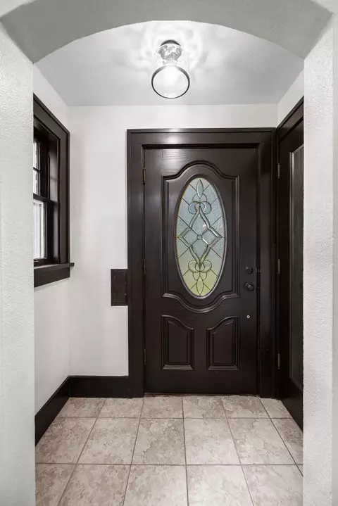 Entry Way - 2914 25th Ave, Moline, IL 61265 photo 4 of 6