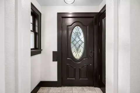 Entry Way - 2914 25th Ave, Moline, IL 61265 photo 3 of 6