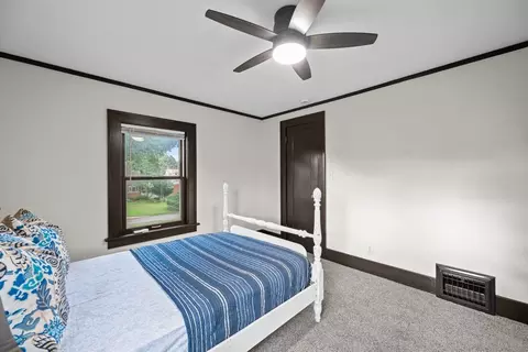 Bedroom - 2914 25th Ave, Moline, IL 61265 photo 4 of 9