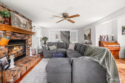 Living - Undisclosed, Aurora, IL 60506 photo 3 of 3