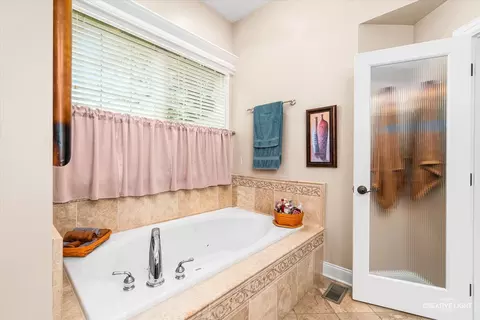 Bath - Undisclosed, Aurora, IL 60506 photo 4 of 5