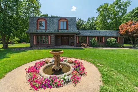 Exterior - 212 Cheviot Dr, Bartlett, IL 60103 photo 2 of 9