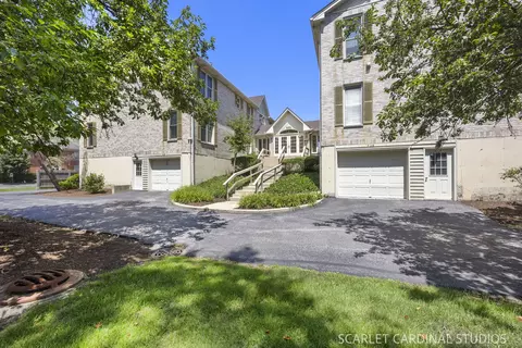 528 Pershing Ave #E, Glen Ellyn, IL 60137