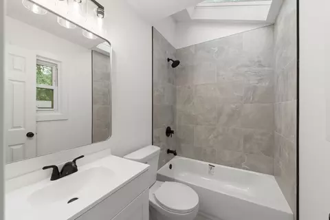 Bath - 13716 S Amherst Ct, Plainfield, IL 60544 photo 2 of 3