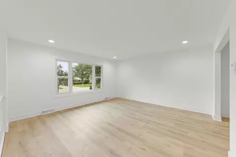 Living - 13716 S Amherst Ct, Plainfield, IL 60544 photo 2 of 3