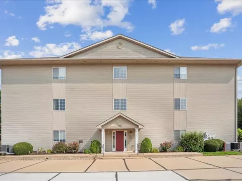 4190 Fairview Dr #2, Bettendorf, IA 52722