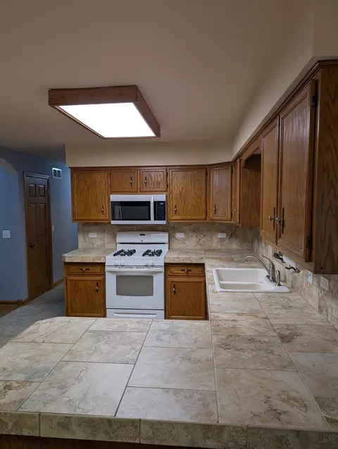 Kitchen - 41 W475 Silvana Dr, Elgin, IL 60124 photo 1 of 1