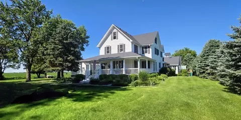 Exterior - 19445 Shabbona Rd, Malta, IL 60150 photo 2 of 10