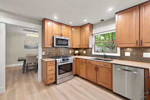 Kitchen - 3220 W Lorient Dr, Mchenry, IL 60050 photo 3 of 5