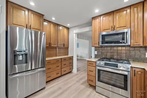 Kitchen - 3220 W Lorient Dr, Mchenry, IL 60050 photo 1 of 5