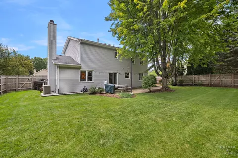 Exterior - 3220 W Lorient Dr, Mchenry, IL 60050 photo 6 of 10