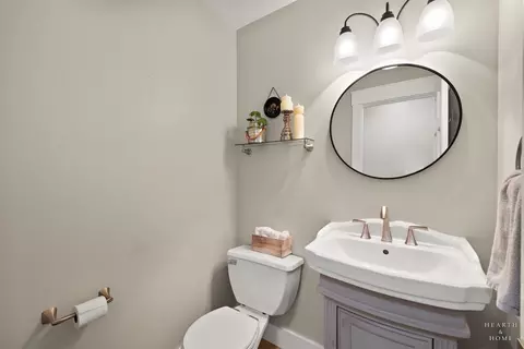 Bath - 3220 W Lorient Dr, Mchenry, IL 60050 photo 1 of 3