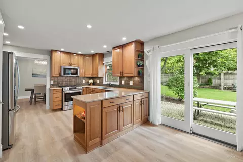 Kitchen - 3220 W Lorient Dr, Mchenry, IL 60050 photo 5 of 5