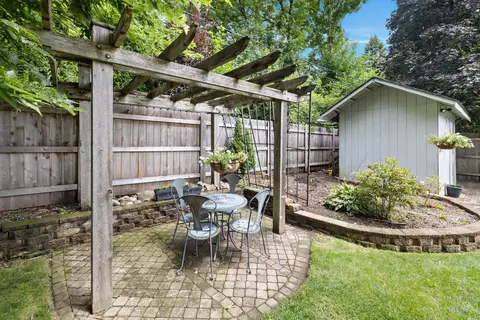Exterior - 3220 W Lorient Dr, Mchenry, IL 60050 photo 8 of 10