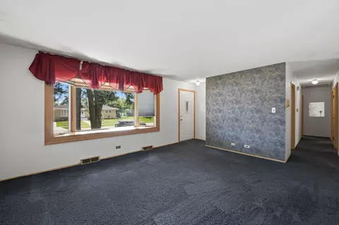 Living - 730 W Beach Dr, Addison, IL 60101 photo 2 of 2