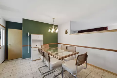 Dining - 730 W Beach Dr, Addison, IL 60101 photo 2 of 3
