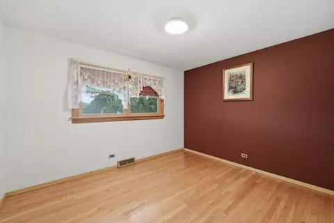 Bedroom - 730 W Beach Dr, Addison, IL 60101 photo 1 of 5