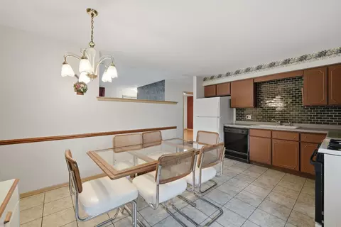 Dining - 730 W Beach Dr, Addison, IL 60101 photo 3 of 3