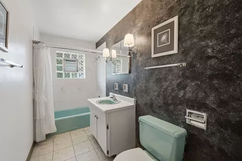 Bath - 730 W Beach Dr, Addison, IL 60101 photo 1 of 1