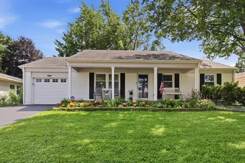 17 Whitehall Ct, Buffalo Grove, IL 60089