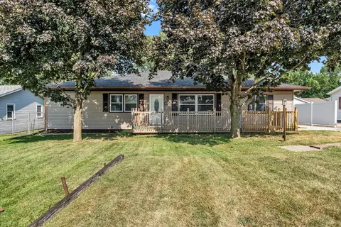 119 E 5th St, Coal Valley, IL 61240