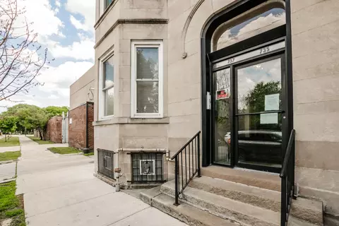 Exterior - 735 E 50th St #2, Chicago, IL 60615 photo 2 of 3