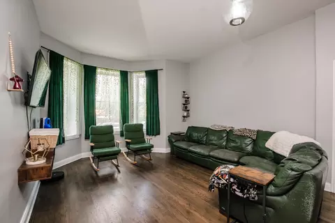 Living - 735 E 50th St #2, Chicago, IL 60615 photo 1 of 2