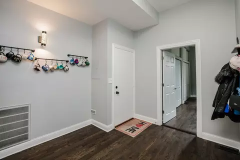 Entry Way - 735 E 50th St #2, Chicago, IL 60615 photo 1 of 1
