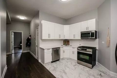 Kitchen - 735 E 50th St #2, Chicago, IL 60615 photo 1 of 2