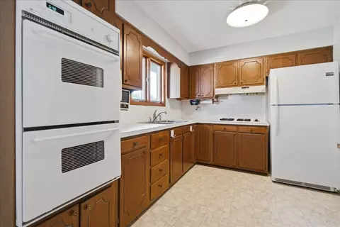 Kitchen - 21 Brookwood Dr, Normal, IL 61761 photo 3 of 5