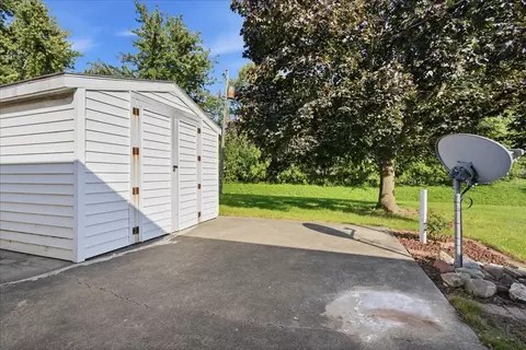 Exterior - 21 Brookwood Dr, Normal, IL 61761 photo 5 of 7