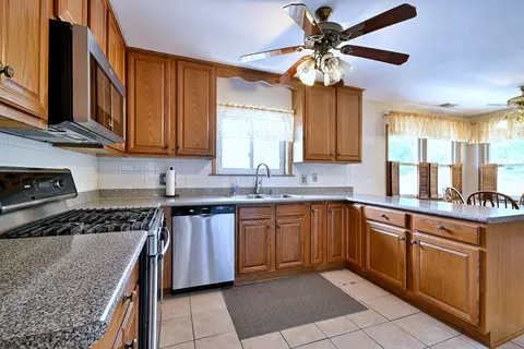 Kitchen - 611 N Lincoln Ave, Addison, IL 60101 photo 1 of 4