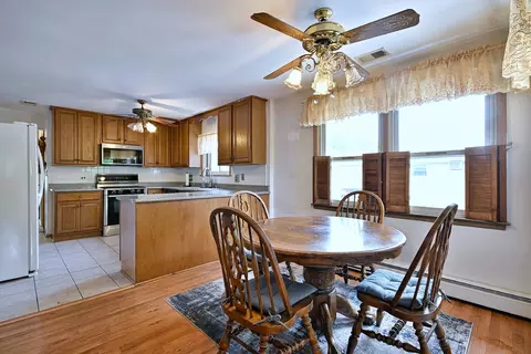 Dining - 611 N Lincoln Ave, Addison, IL 60101 photo 2 of 2