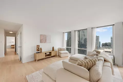 Living - 111 E Chestnut St #30C, Chicago, IL 60611 photo 2 of 4