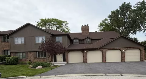 7930 W Lakeview Ct #1B, Palos Heights, IL 60463