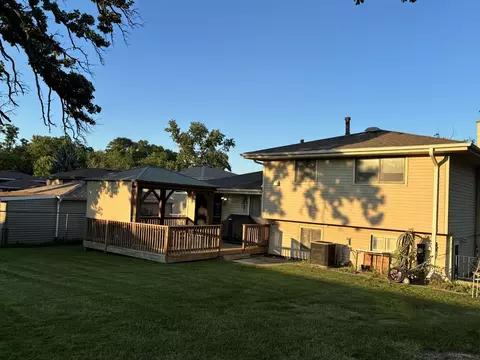 Exterior - 14924 Knox Ave, Midlothian, IL 60445 photo 4 of 4