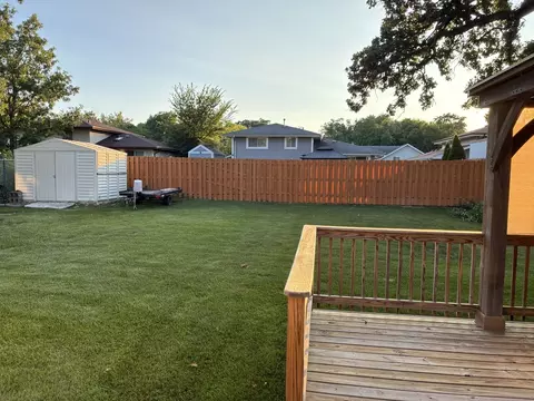 Exterior - 14924 Knox Ave, Midlothian, IL 60445 photo 3 of 4