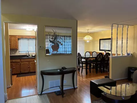 Entry Way - 14924 Knox Ave, Midlothian, IL 60445 photo 1 of 1