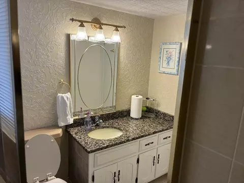 Bath - 14924 Knox Ave, Midlothian, IL 60445 photo 3 of 3