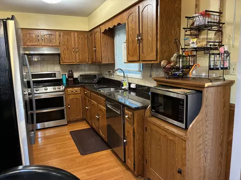 Kitchen - 14924 Knox Ave, Midlothian, IL 60445 photo 1 of 1