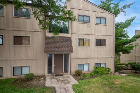53 Oak Hill Colony #3, Fox Lake, IL 60020