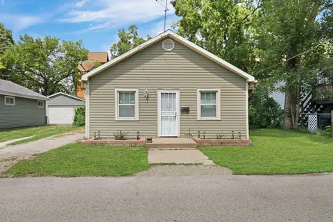 117 Roosevelt Ave, Wauconda, IL 60084