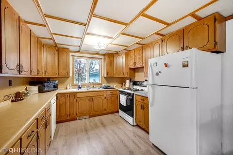 Kitchen - 4805 S Old Mazon Rd, Mazon, IL 60444 photo 1 of 2