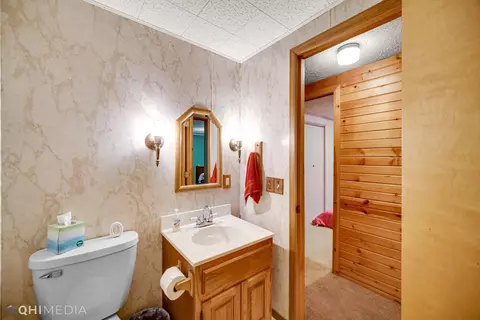 Bath - 4805 S Old Mazon Rd, Mazon, IL 60444 photo 2 of 2