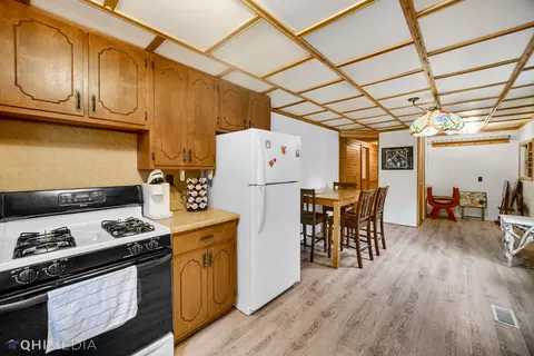Kitchen - 4805 S Old Mazon Rd, Mazon, IL 60444 photo 2 of 2