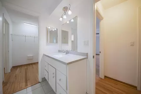 Bath - 5300 Carriage Way Dr #107, Rolling Meadows, IL 60008 photo 1 of 2