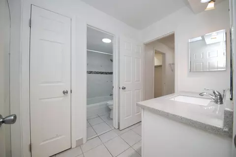 Bath - 5300 Carriage Way Dr #107, Rolling Meadows, IL 60008 photo 2 of 2