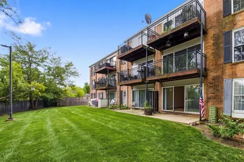 Exterior - 5300 Carriage Way Dr #107, Rolling Meadows, IL 60008 photo 3 of 4