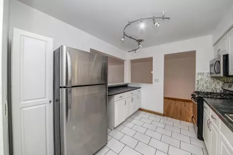 Kitchen - 5300 Carriage Way Dr #107, Rolling Meadows, IL 60008 photo 2 of 3