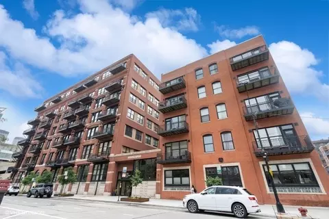 226 N Clinton St #711, Chicago, IL 60661